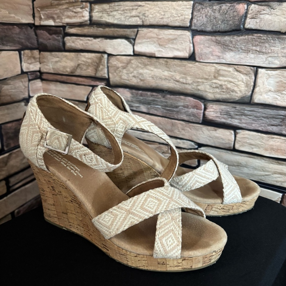 Toms Women's Beige Wedge Sandals